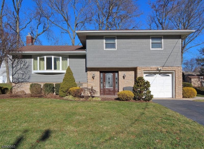 Property Photo:  751 Tamaques Way  NJ 07090 