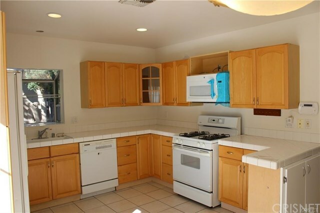 Property Photo:  17420 Collins Street  CA 91316 