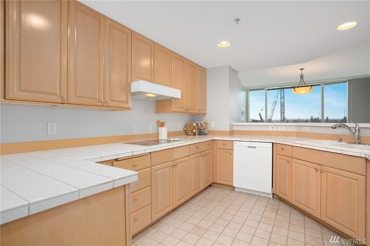 Property Photo: 177 107th Ave NE 1107 WA 98004
