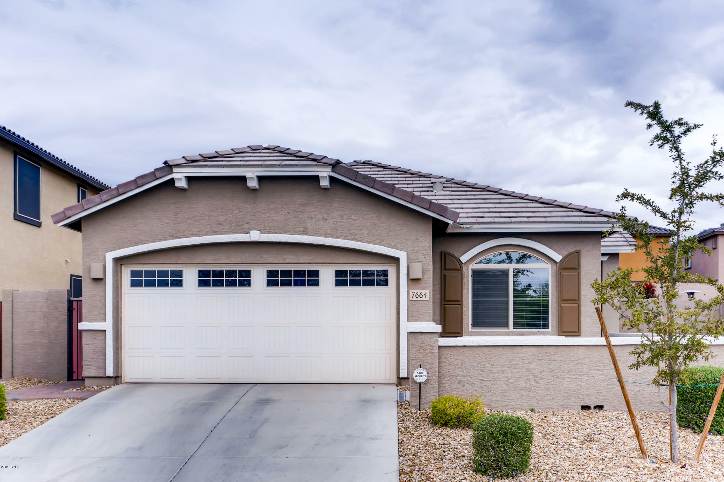 Property Photo:  7664 W Quail Track Drive  AZ 85383 