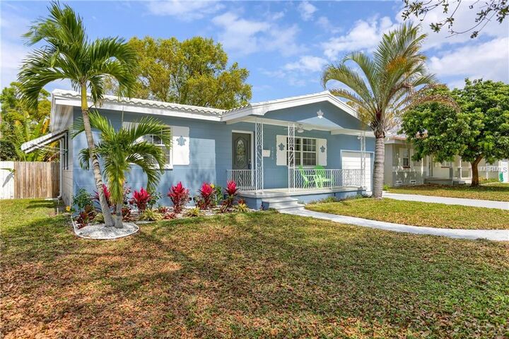 Property Photo: 2435 36th Avenue N FL 33713