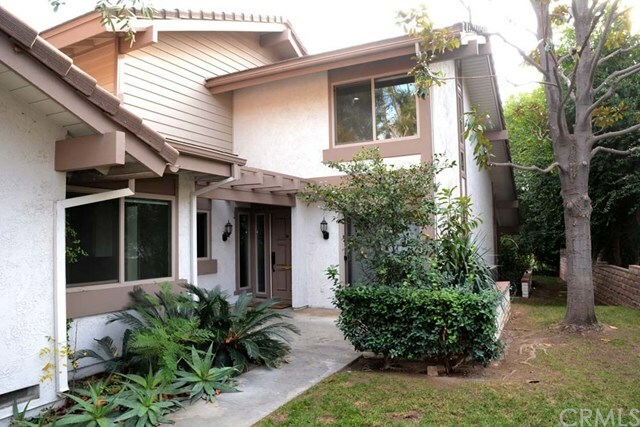 Property Photo: 842 Via Zapata CA 92507