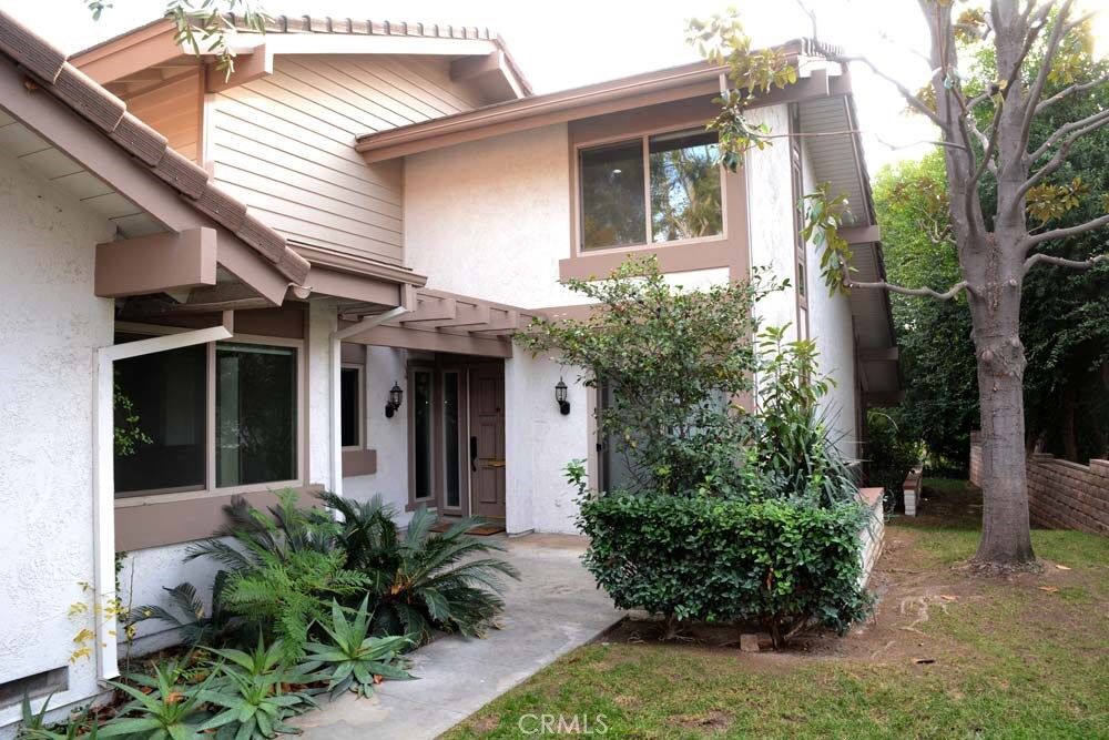 Property Photo: 842 Via Zapata CA 92507