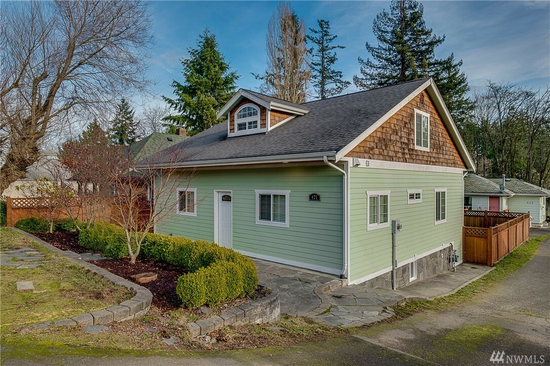 Property Photo:  427 Tracy Ave N  WA 98366 