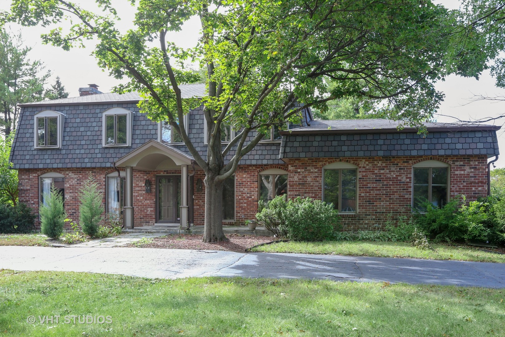 Property Photo: 1 Hampton Drive IL 60523