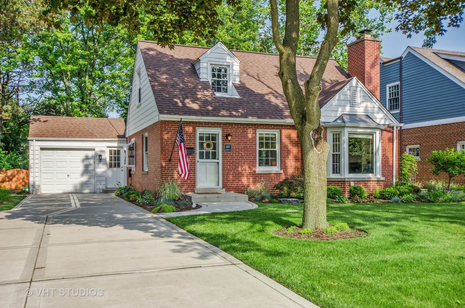 Property Photo:  1207 Raleigh Road  IL 60025 