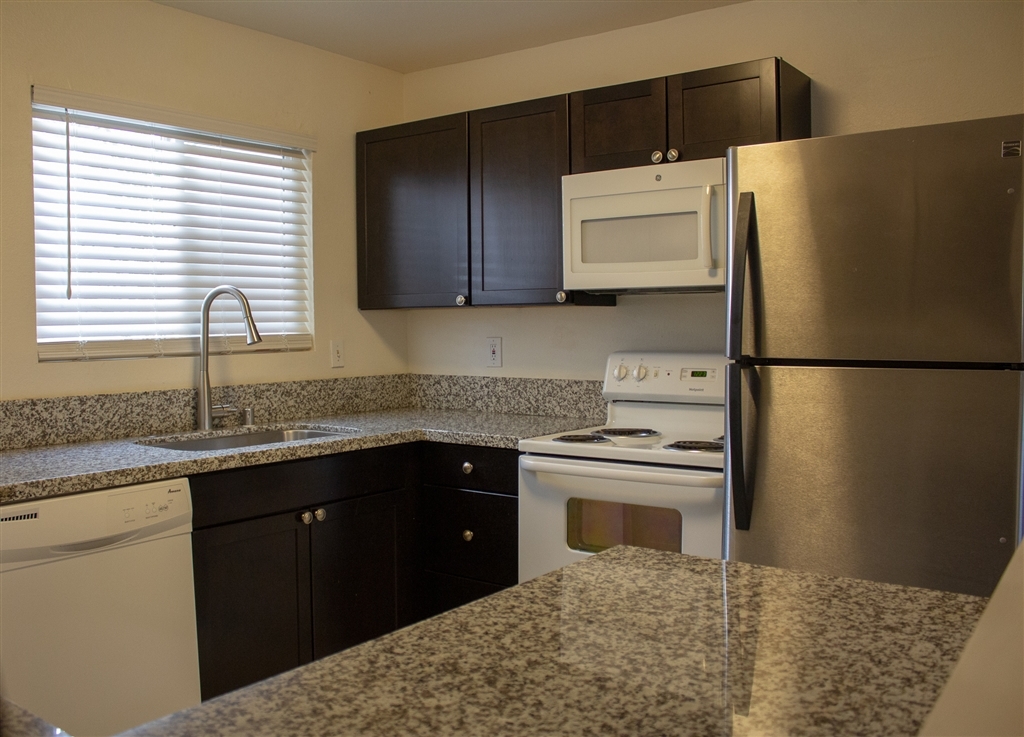 Property Photo:  520 Sandalwood Place Unit 9  CA 92027 