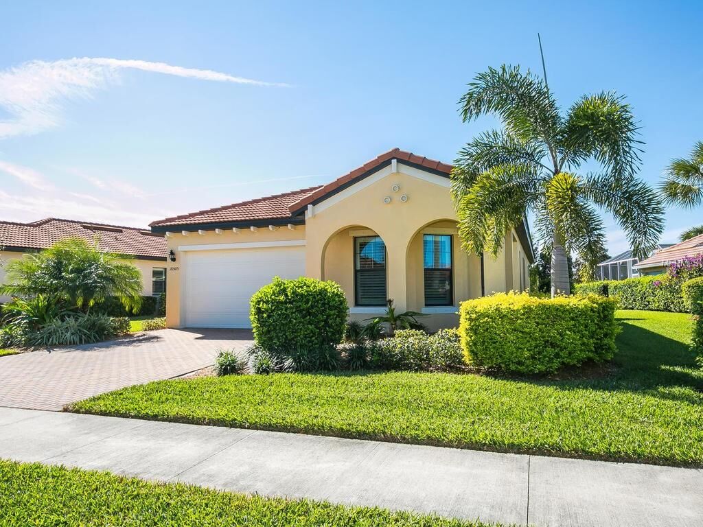 Property Photo: 10505 Crooked Creek Drive FL 34293