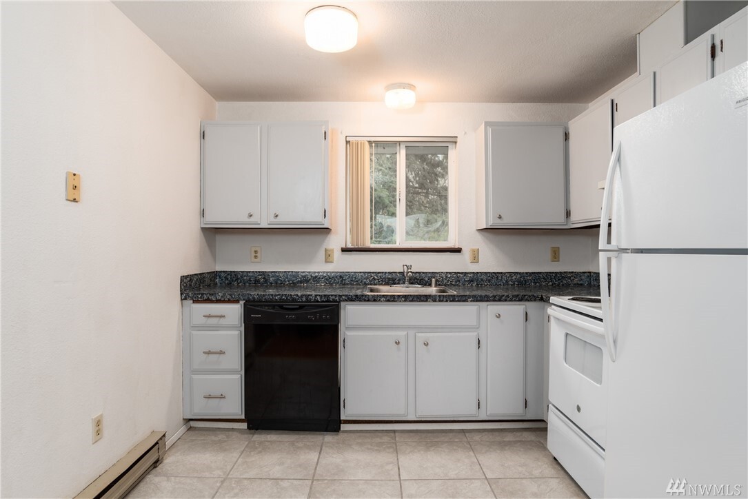 Property Photo:  313 W Woodworth St  WA 98284 
