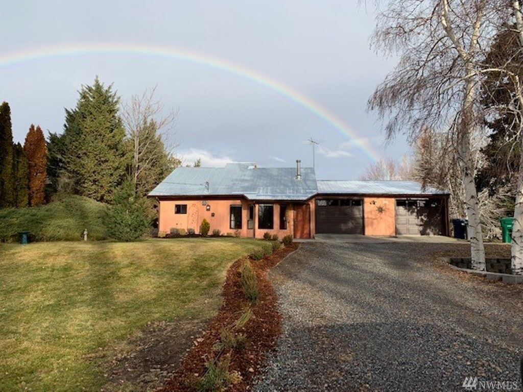 Property Photo:  2527 NE 8th St  WA 98802 