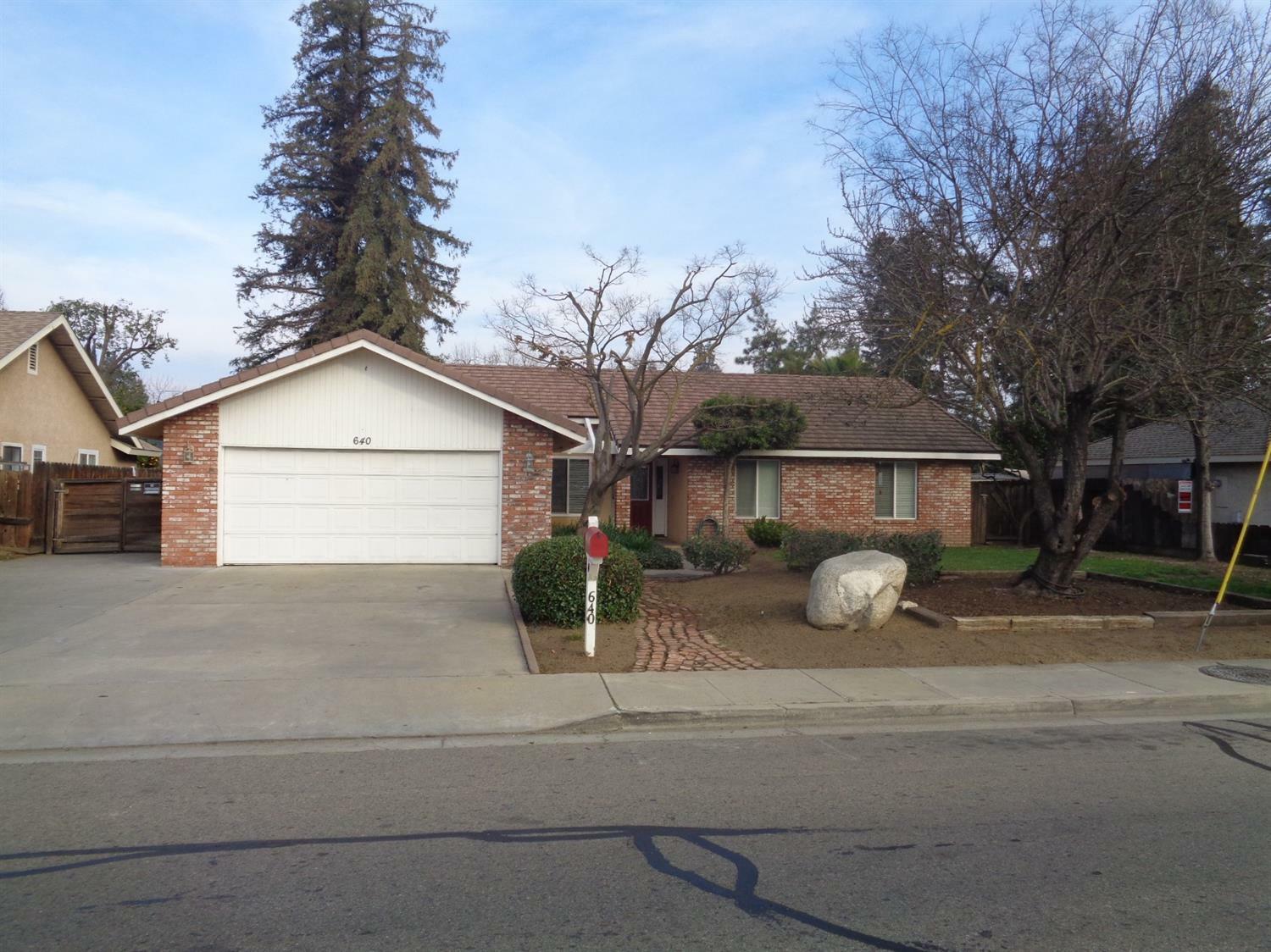 640 N Chinowth Street  Visalia CA 93291 photo