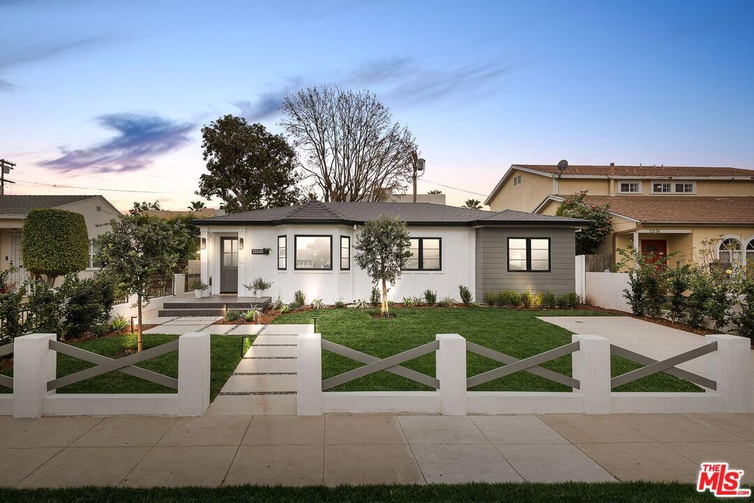 Property Photo: 12530 Mitchell Ave CA 90066