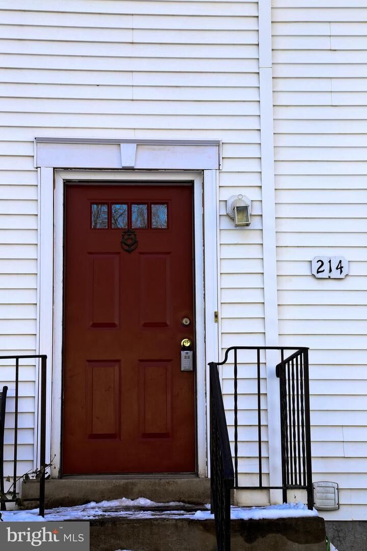 Property Photo: 214 Meadows Lane NE VA 20176