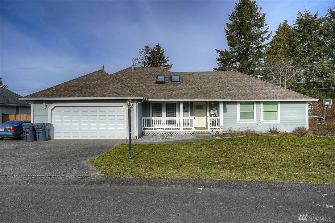 Property Photo:  1305 143rd St E  WA 98445 