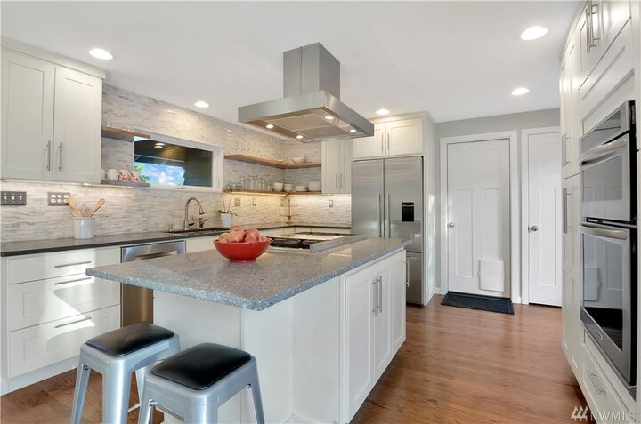 Property Photo:  615 164th Place NE  WA 98008 