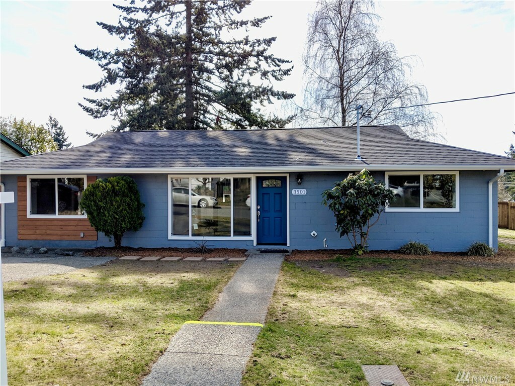 Property Photo:  3501 NE 10th Street  WA 98056 