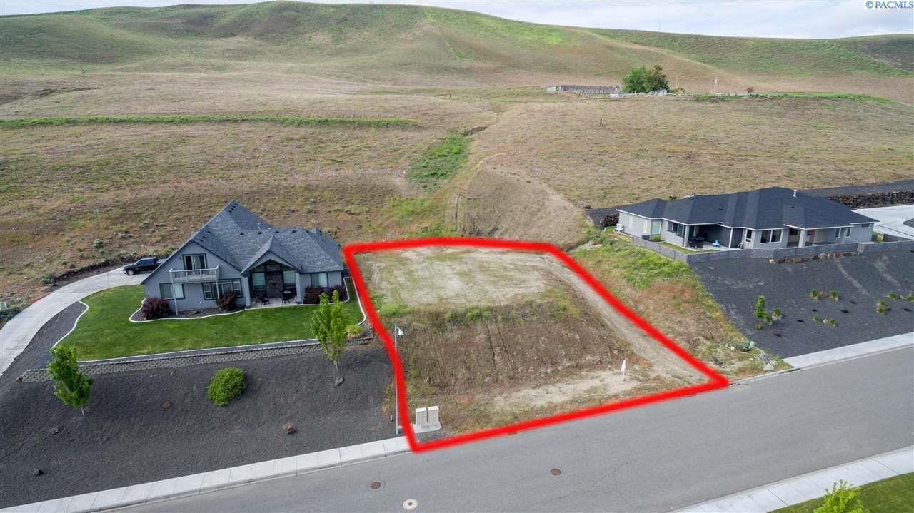 Property Photo:  2403 W 51st Ave  WA 99337 