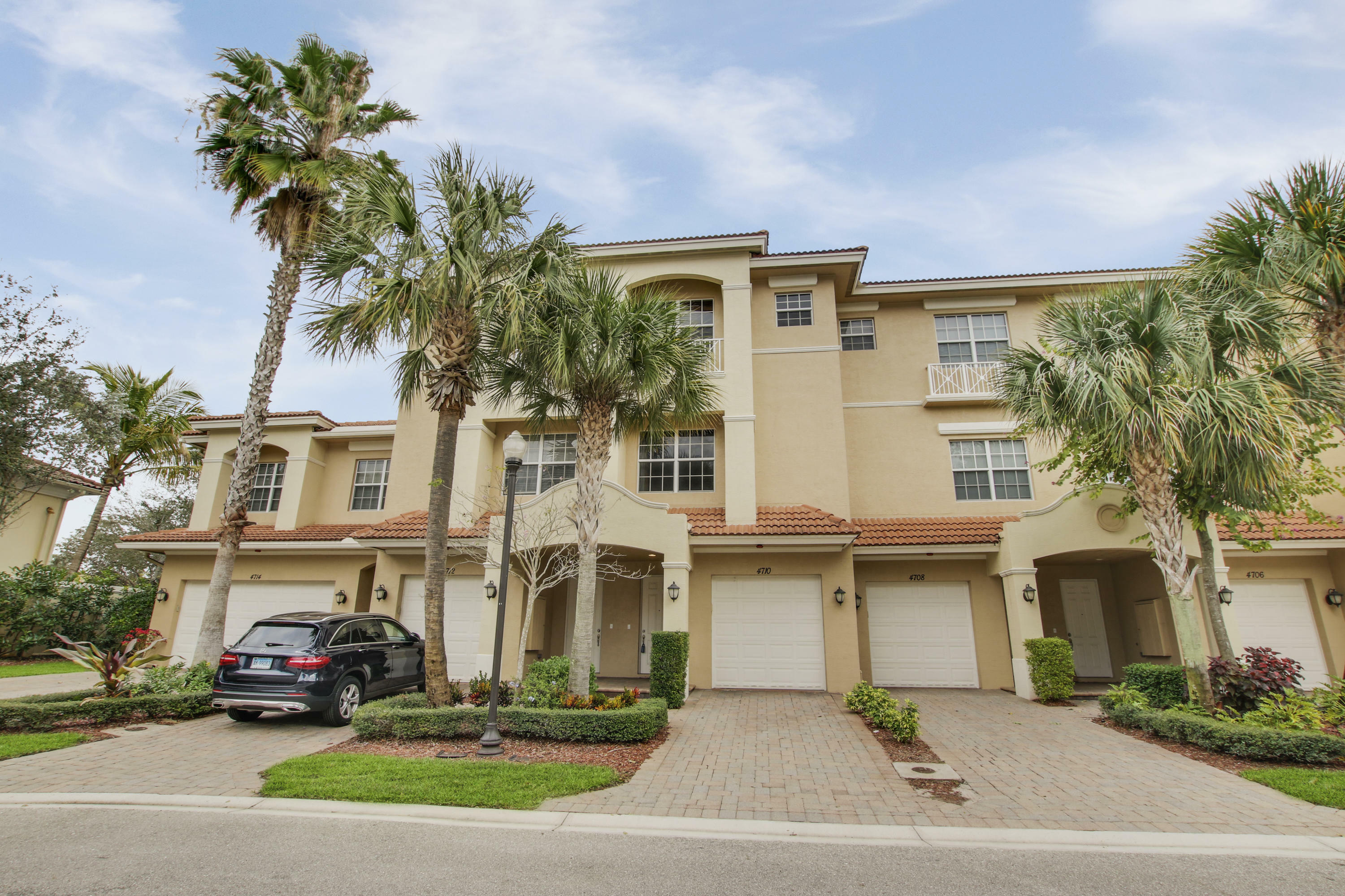 Property Photo:  4710 Artesa Way E  FL 33418 