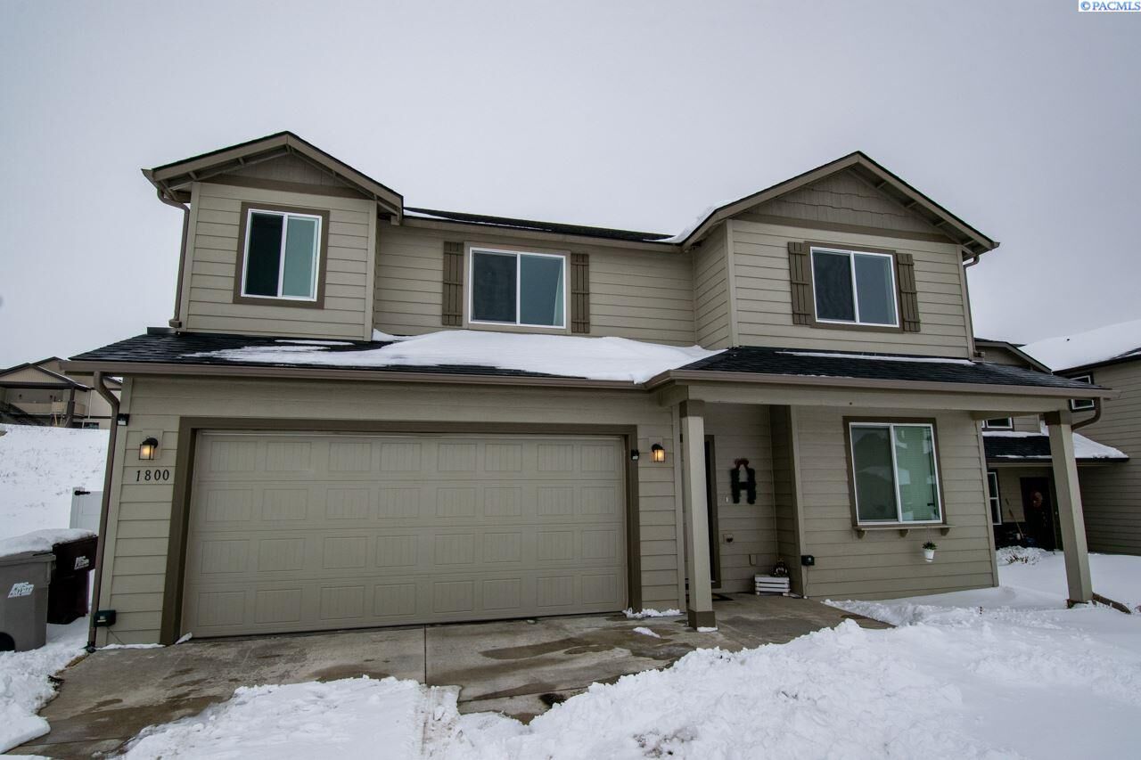 Property Photo: 1800 SW Panorama WA 99163