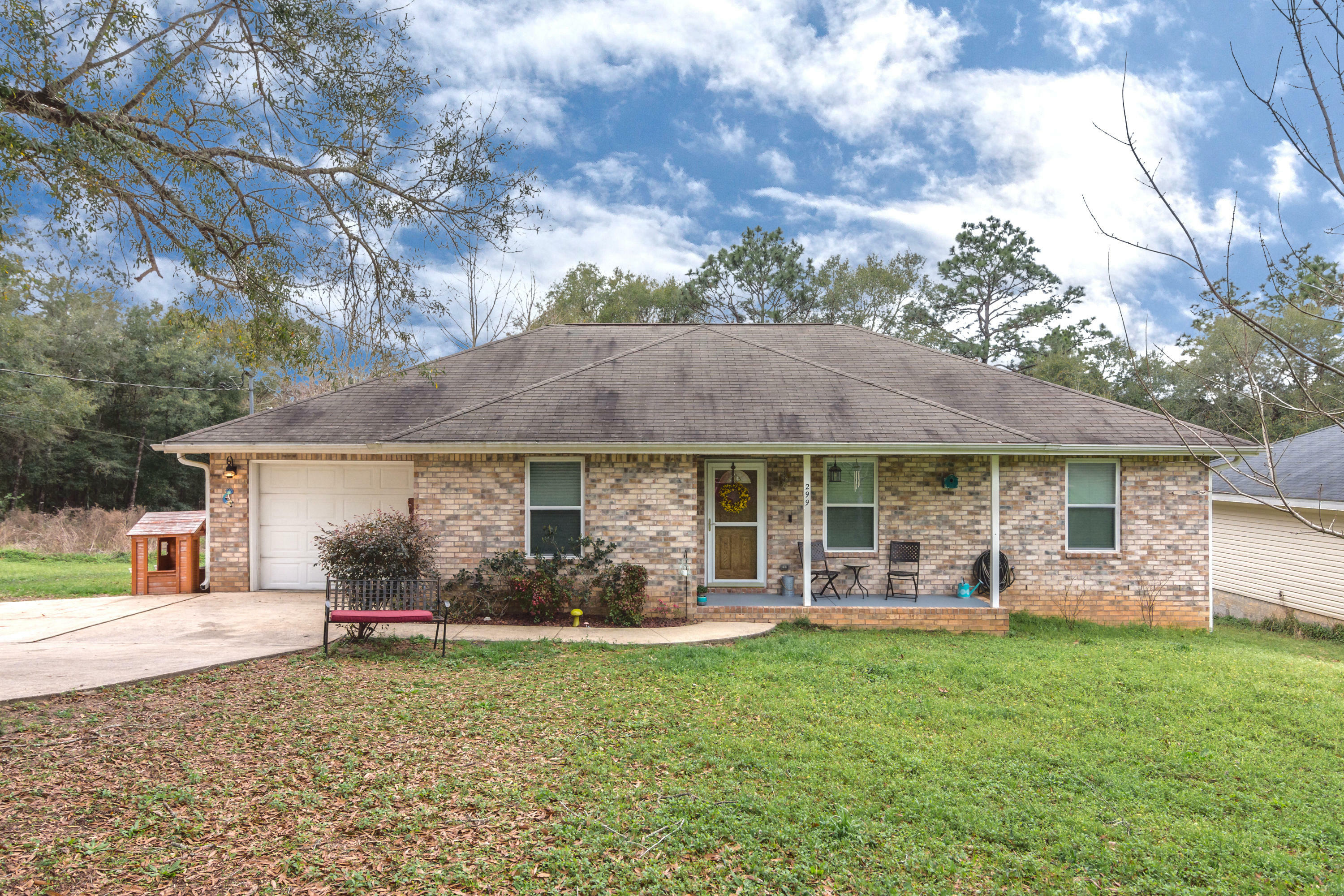 Property Photo: 299 Lakeview Drive FL 32536
