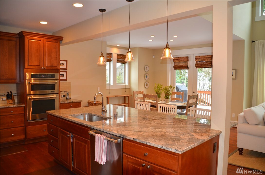 Property Photo: 11443 SE 72nd St WA 98056