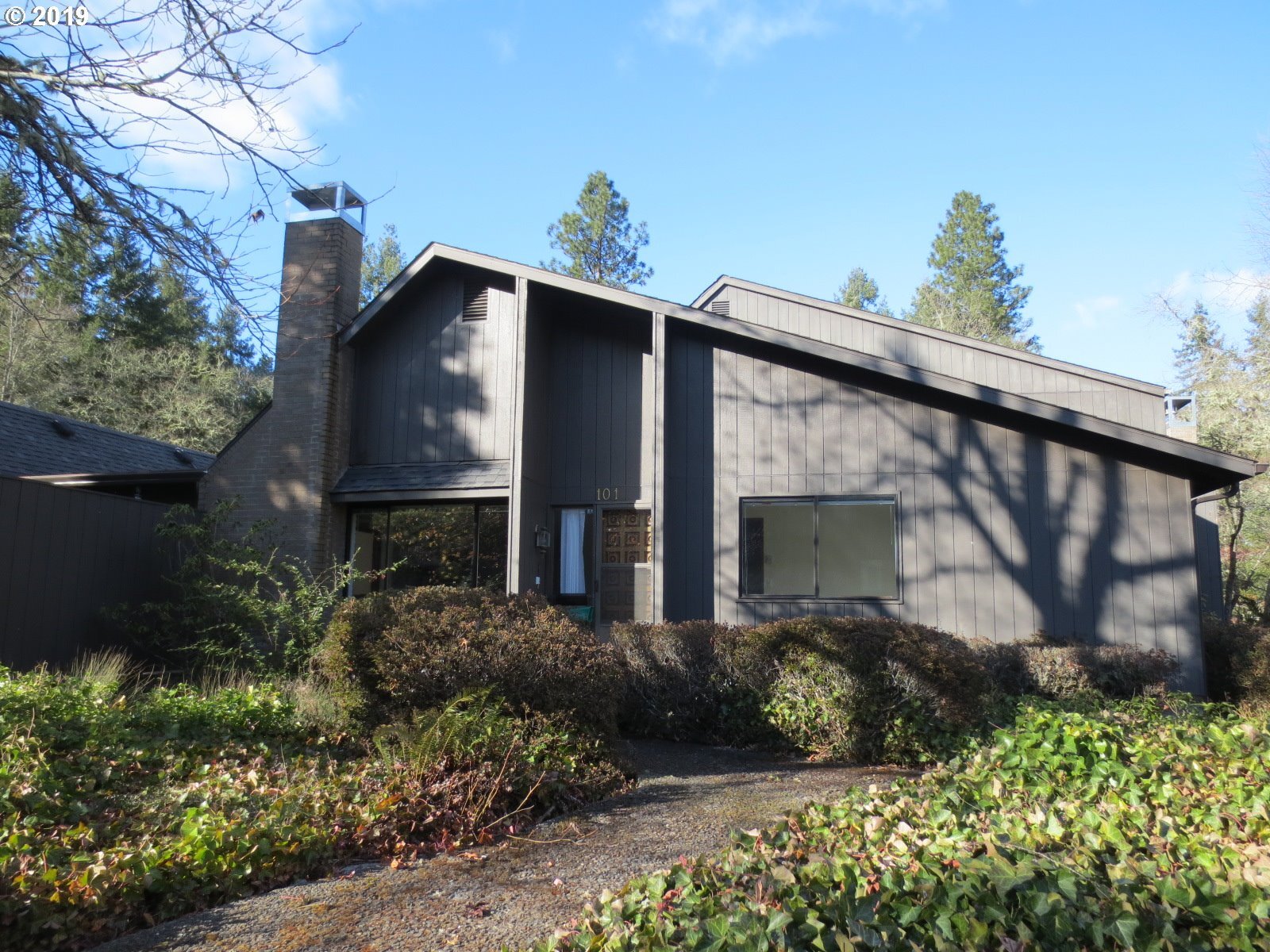 Property Photo:  101 Westbrook Way  OR 97405 