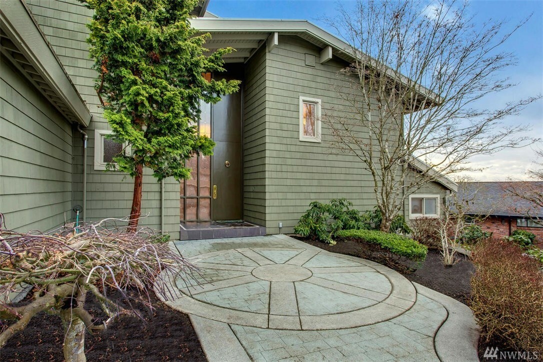 Property Photo:  11229 NE 63rd St  WA 98033 