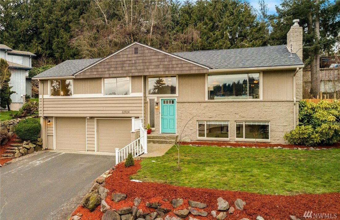 Property Photo:  22924 75th Ave W  WA 98026 