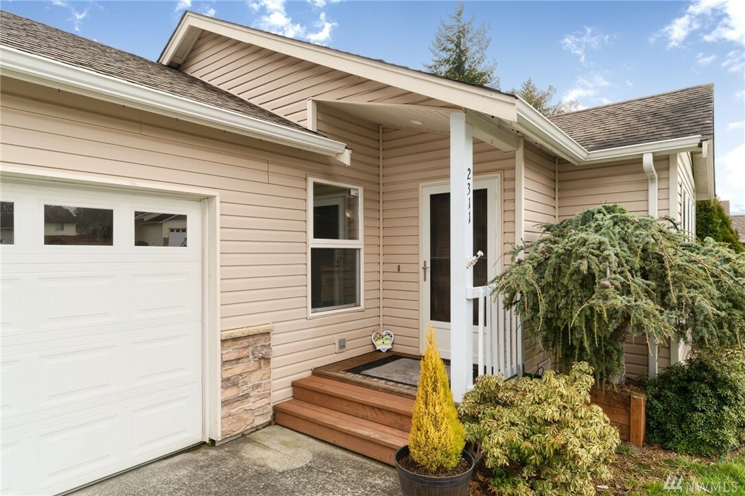 Property Photo:  2311 Earl Ct  WA 98273 