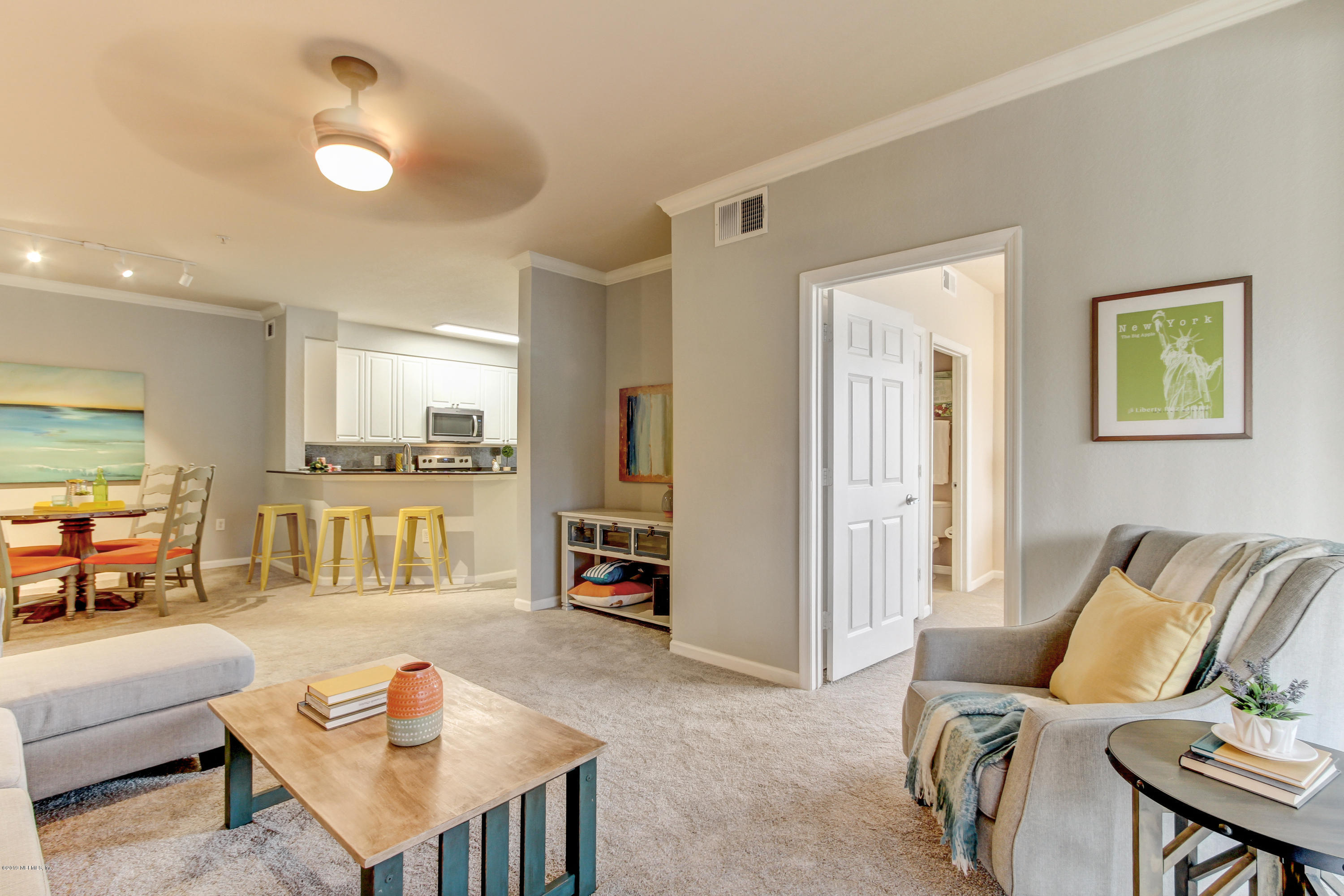 Property Photo: 8539 Gate Parkway W 1733 FL 32216