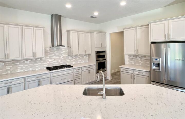 Property Photo:  10954 Savona Way  FL 32827 
