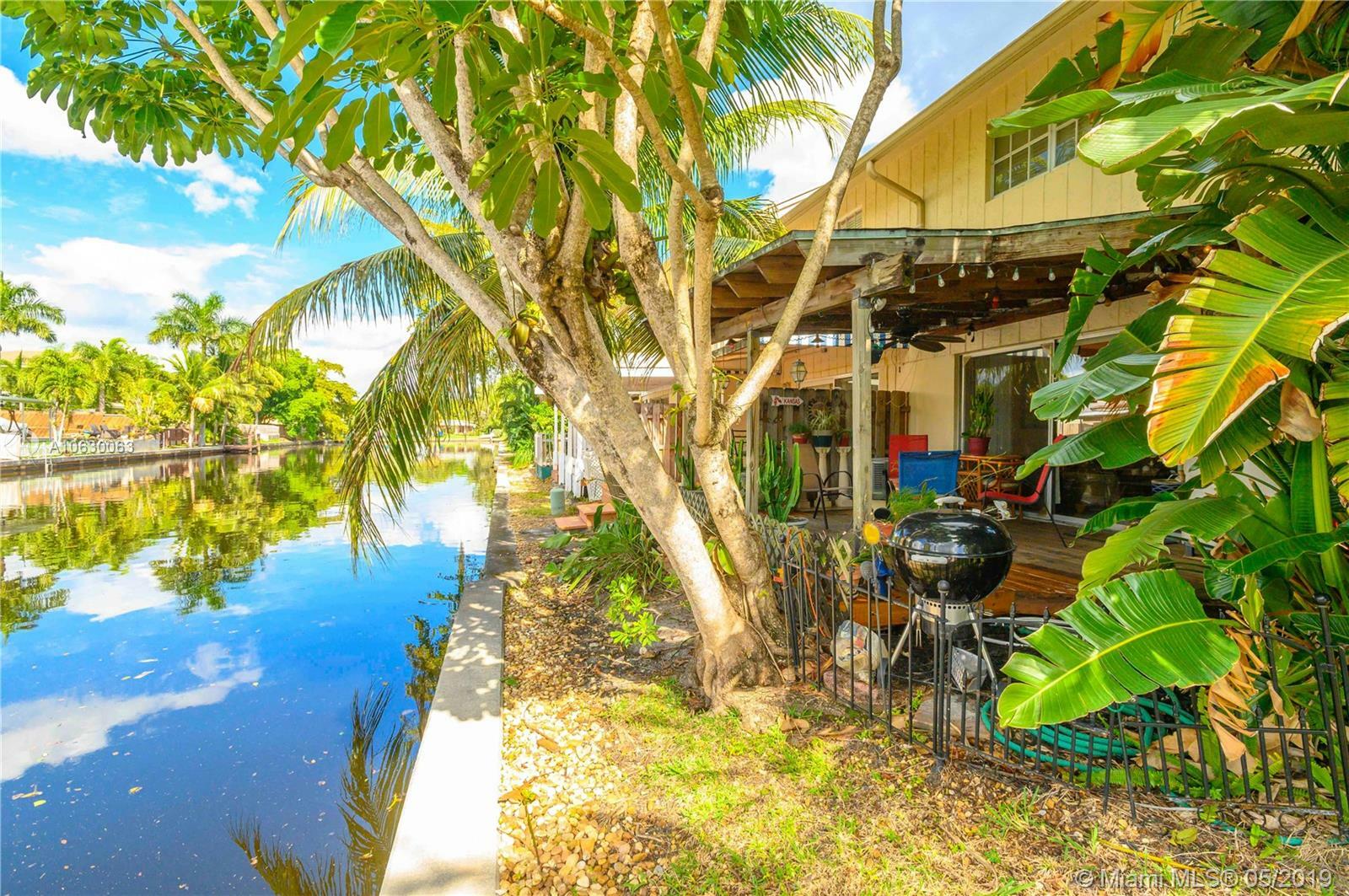 Property Photo: 661 Kensington Pl 101B FL 33305