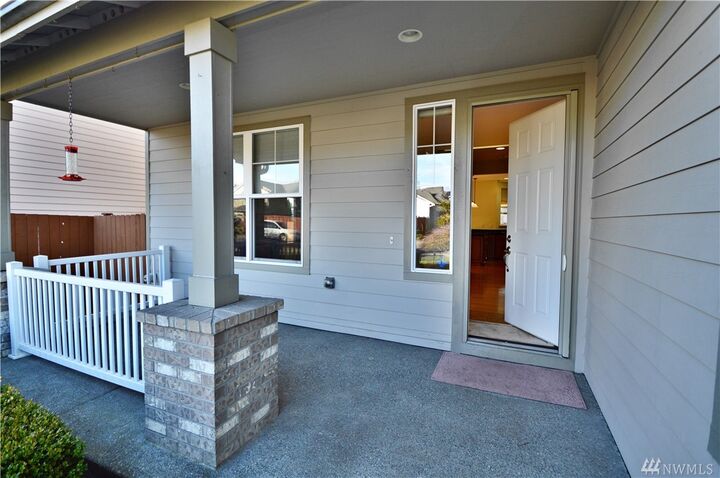 Property Photo:  217 Eastgate Ave N  WA 98047 