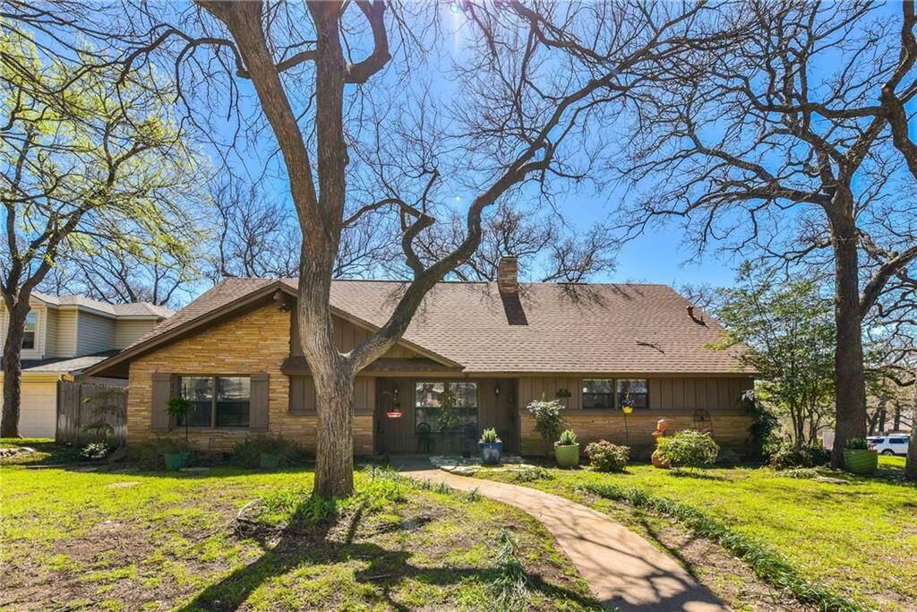 Property Photo:  1714 Northaven Court  TX 76012 