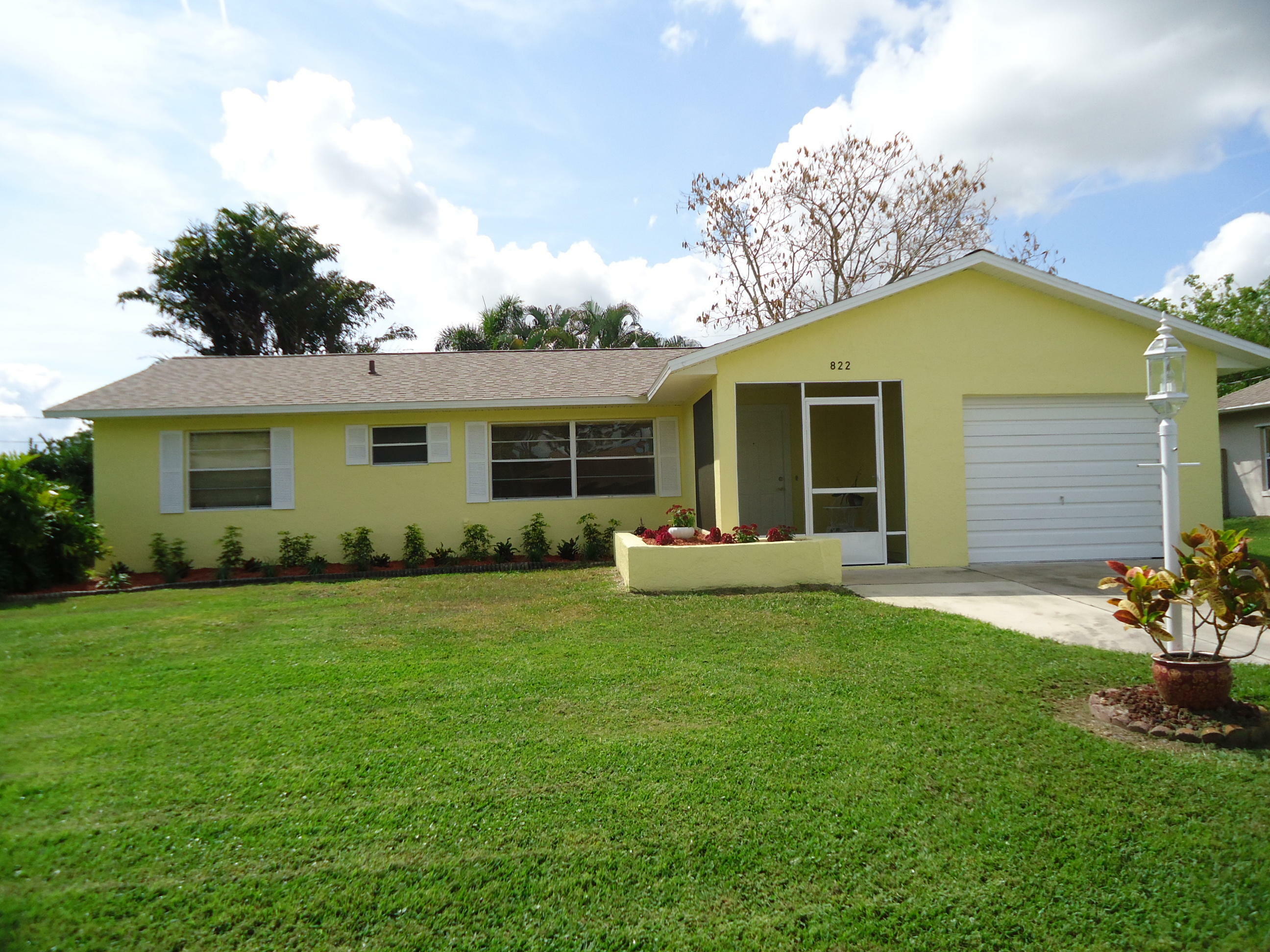 822 SE Carnival Avenue  Port Saint Lucie FL 34983 photo