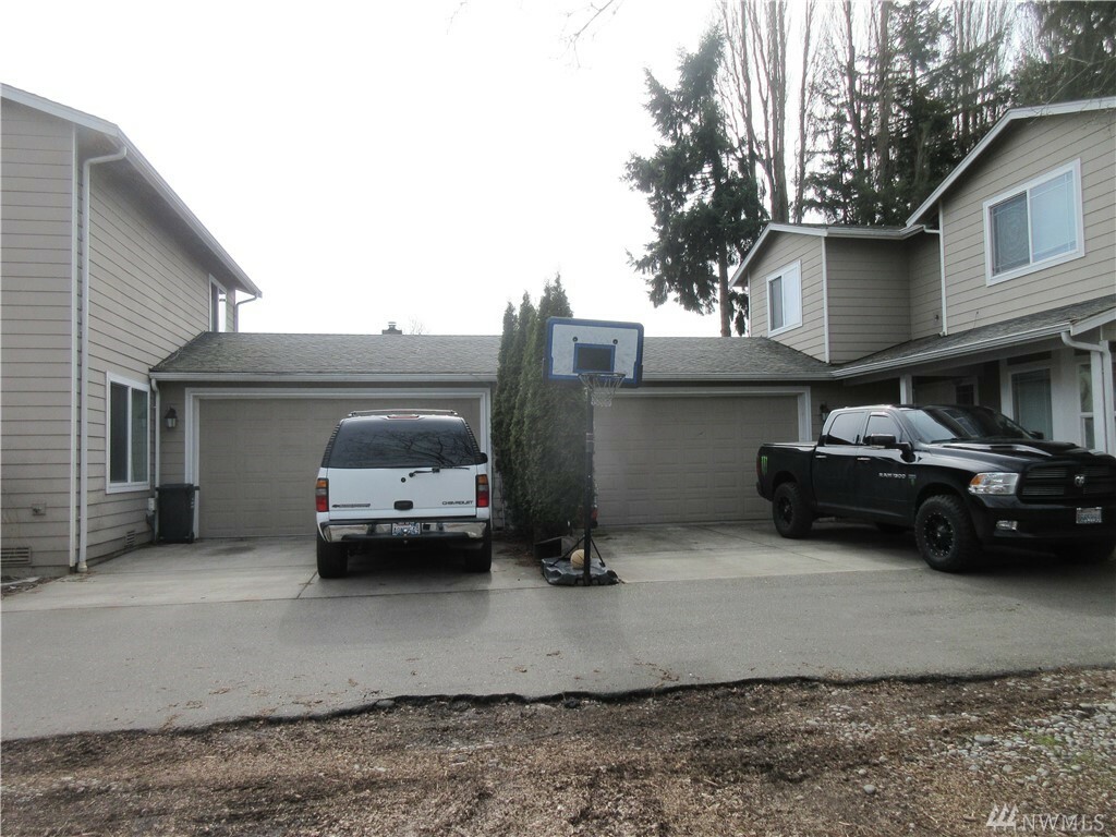 Property Photo:  1047 Alder Ave  WA 98270 