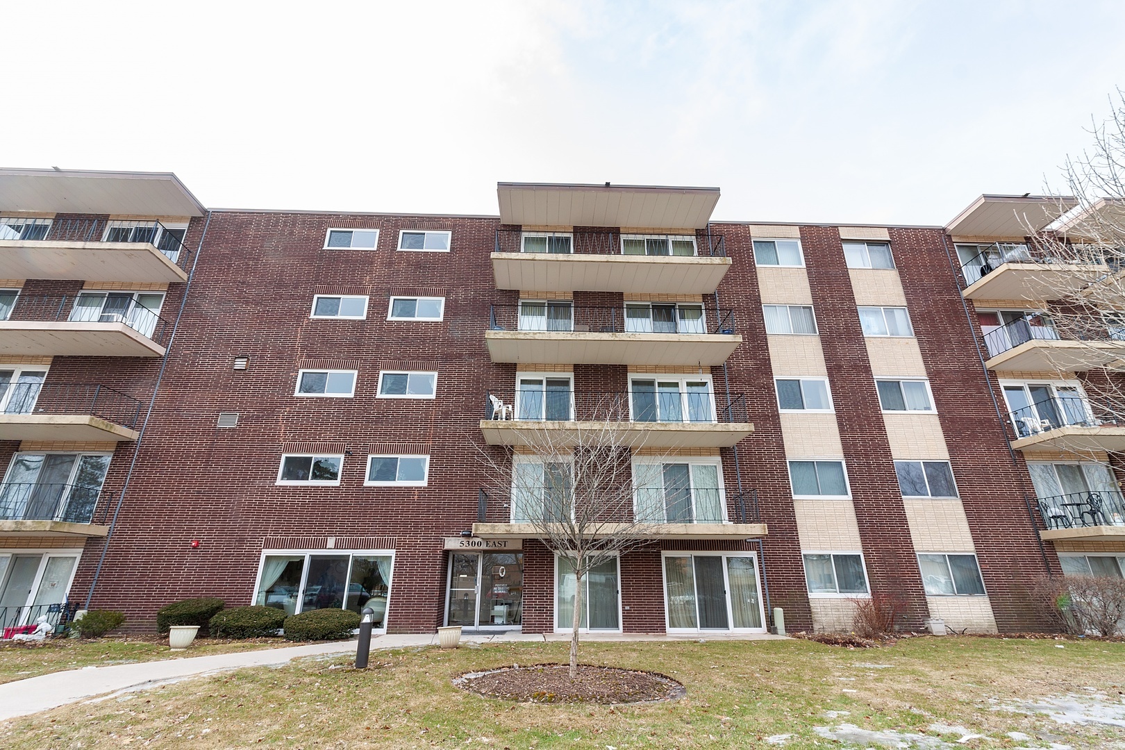 Property Photo:  5300 Walnut Avenue 18C  IL 60515 