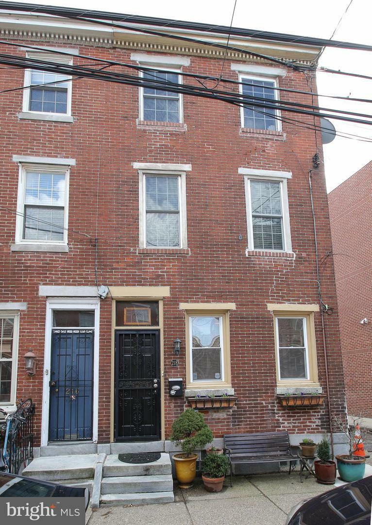 Property Photo:  218 Carpenter Street  PA 19147 