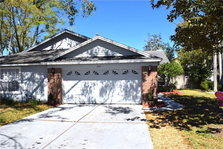 Property Photo: 862 Weatherly Court FL 32750