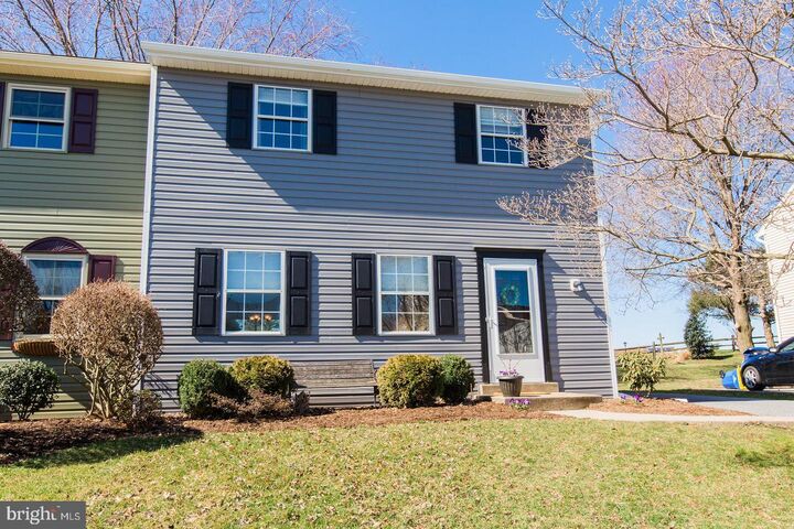 446 Daisy Lane  Lancaster PA 17602 photo