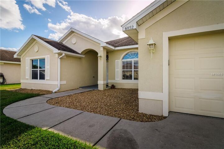 Property Photo:  6852 Brompton Drive  FL 33809 