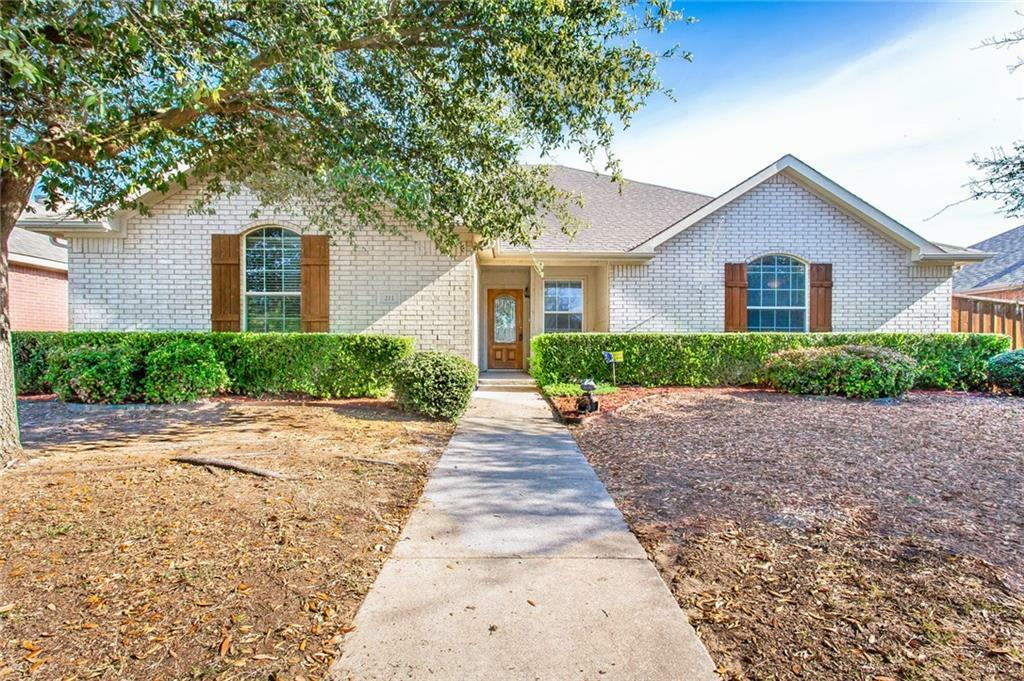 Property Photo: 211 Garden Valley Lane TX 75154
