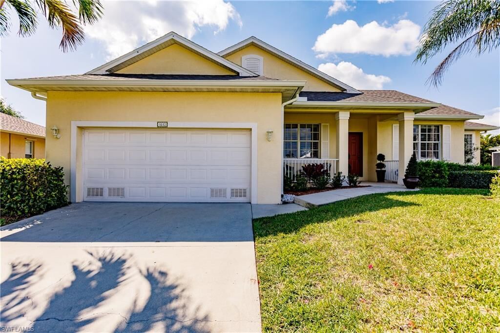 Property Photo: 1813 N Bahama Ave FL 34145