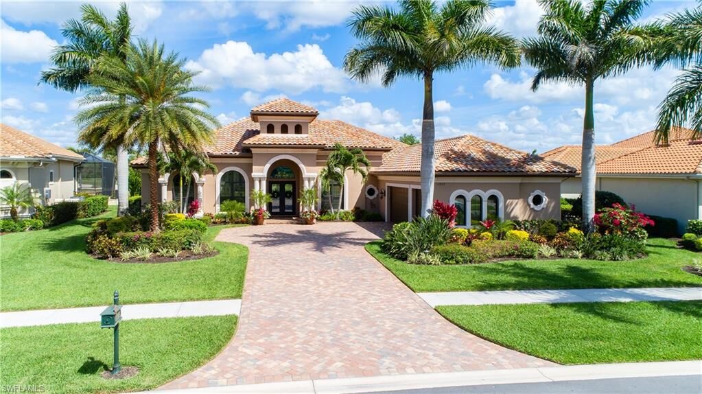 Property Photo: 11923 Hedgestone Ct FL 34120