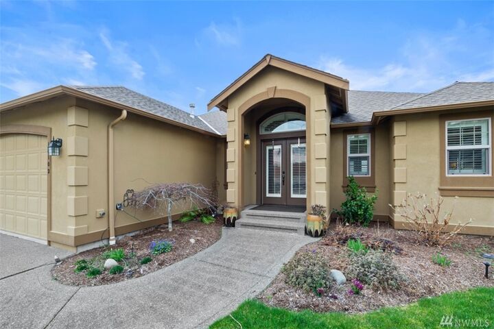 Property Photo: 10102 177th Avenue E WA 98391