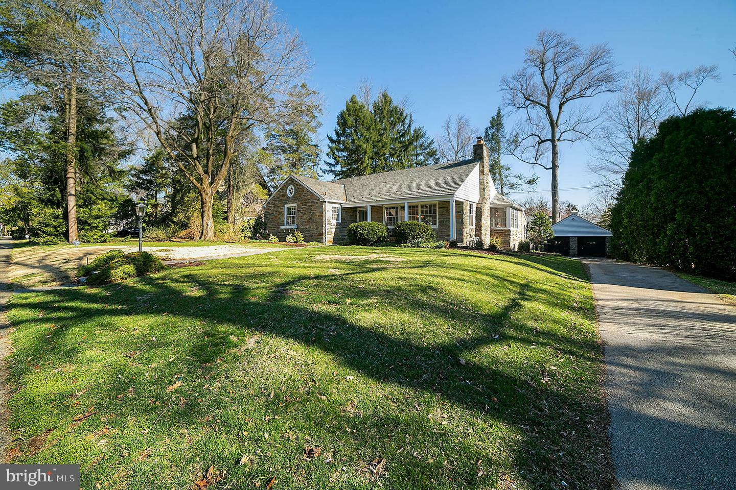 Property Photo:  1833 Hilltop Road  PA 19046 