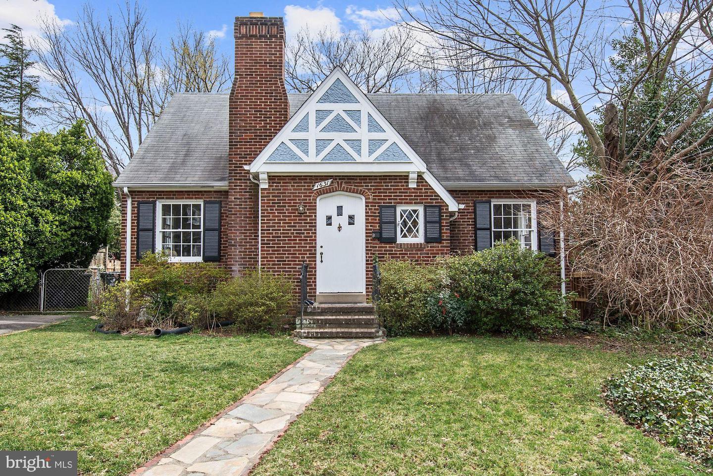 1631 N Abingdon Street  Arlington VA 22207 photo