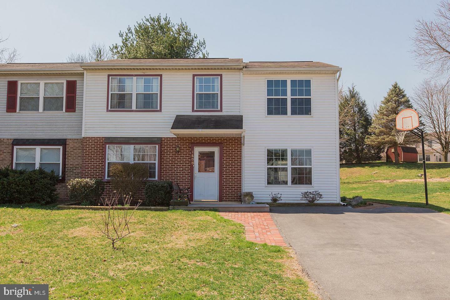 Property Photo: 1600 Manor Boulevard PA 17603