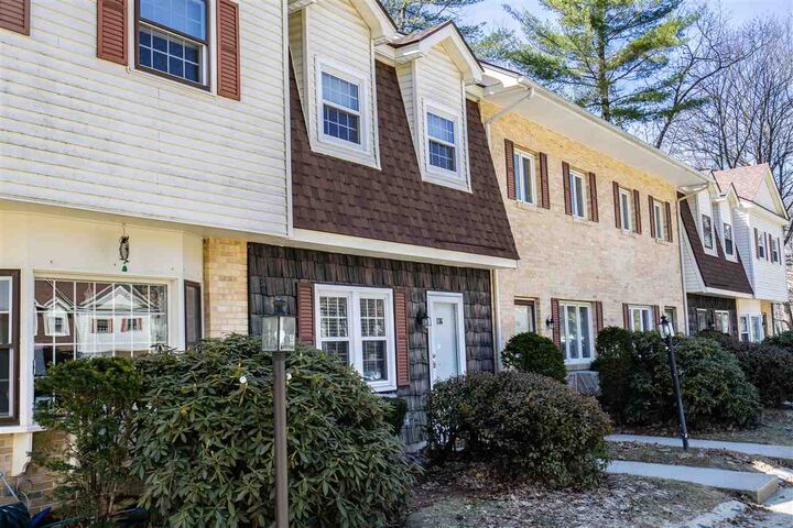 Property Photo: 136 Golfview Drive 136 NH 03102
