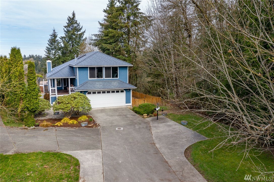 Property Photo:  2472 SE 8th Place  WA 98055 